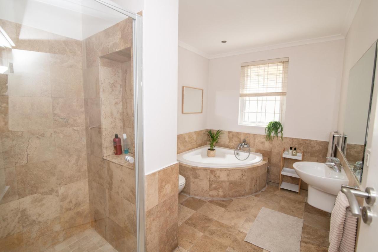 Camps Bay Guest Suite With Private Pool Кейптаун Екстериор снимка
